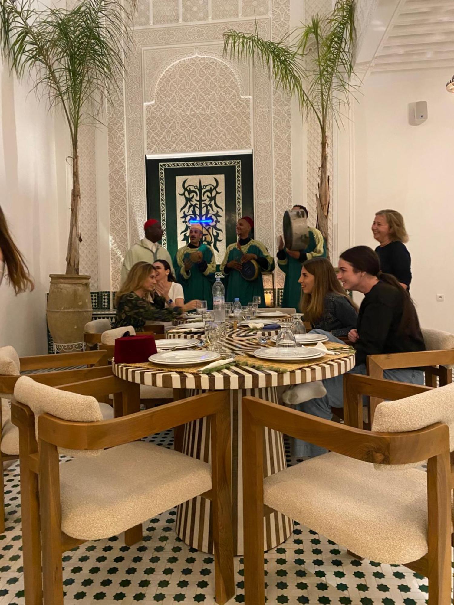 Guest house Dar Al-famila Hamam & *