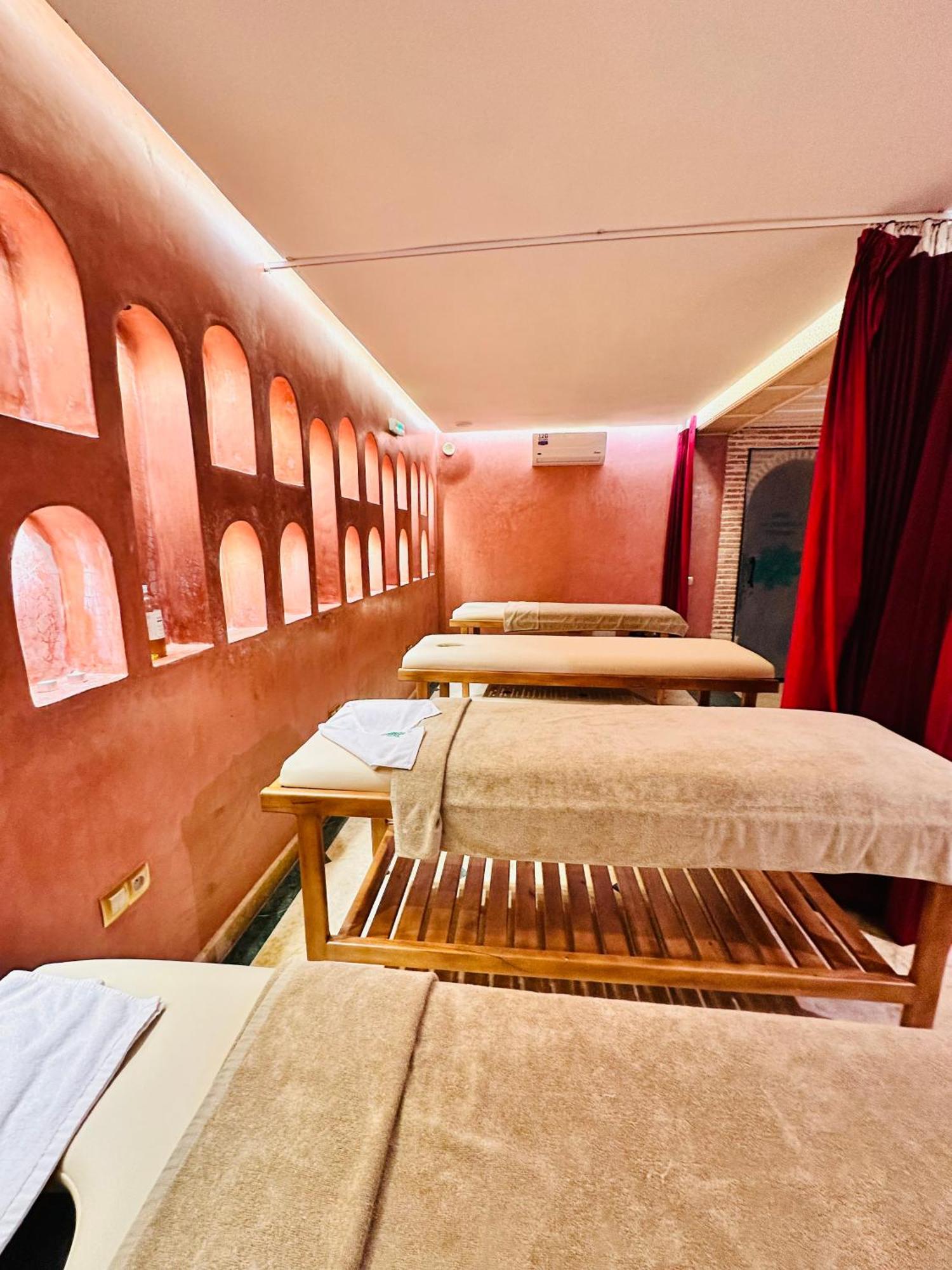 Dar Al-famila Hamam & Guest house *